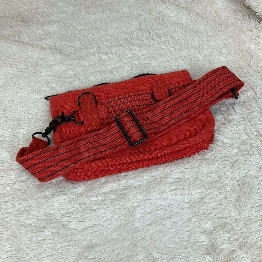 N.I.C.E. Pack red duck canvas crossbody